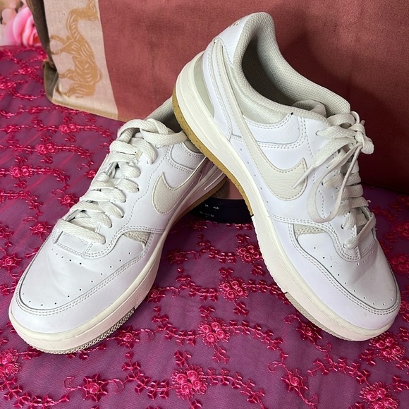 Nike Shoes - Nike Tennis Shoes